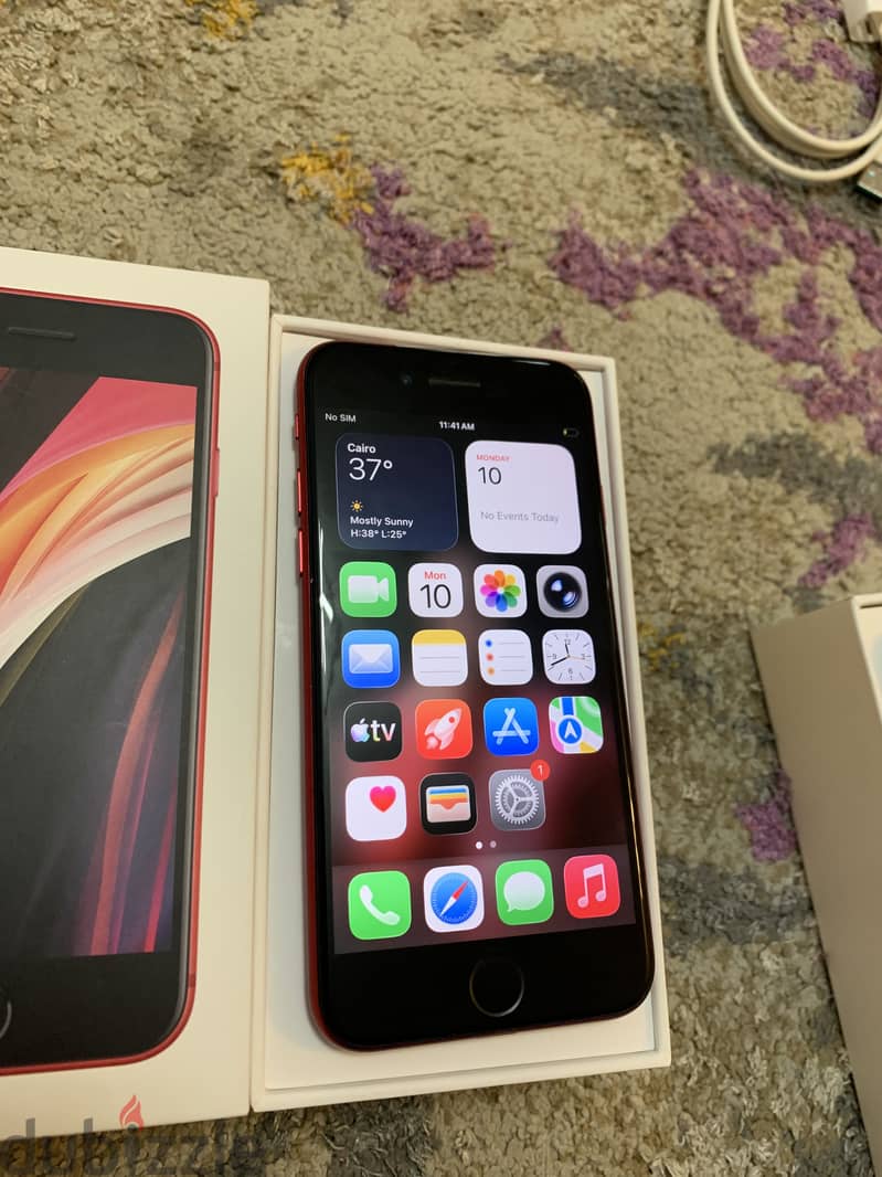 2 Apple - iPhone SE 2020 5