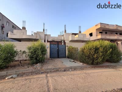 للبيع فيلا فى منطقة A الحى المتميز مدينة بدر 630 متر  جاهزة للسكن  على شارع رئيسي وبجانب الخدمات بسعر تجارى