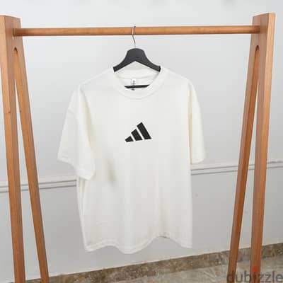 تيشرت أديداس addidas مناسب للجنسين