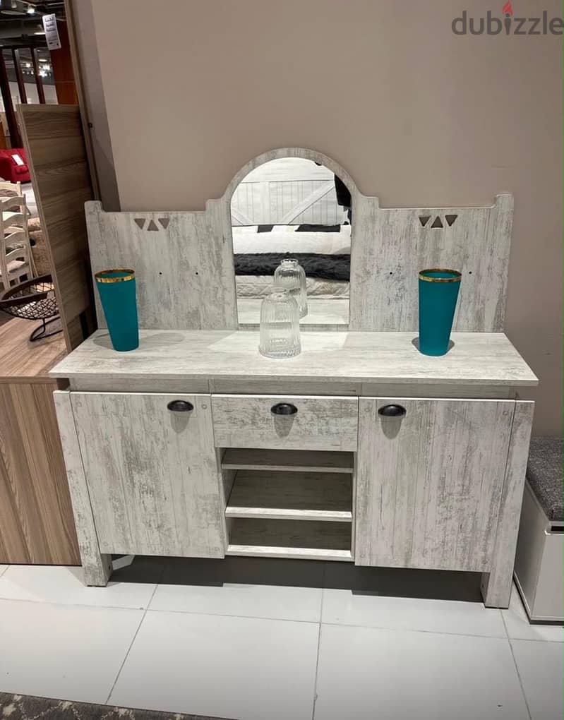 Table with 4 chairs for 18000 1