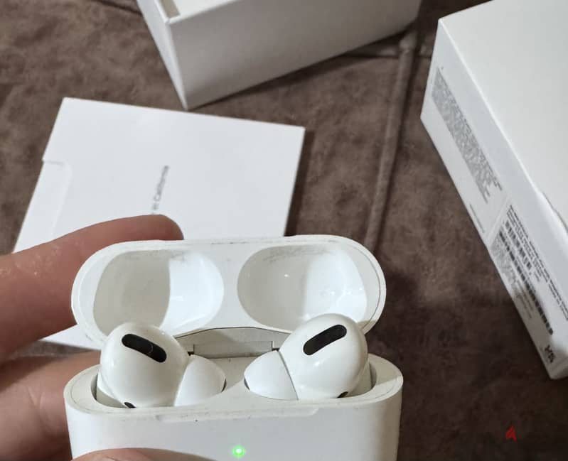 AirPods pro like new 3
