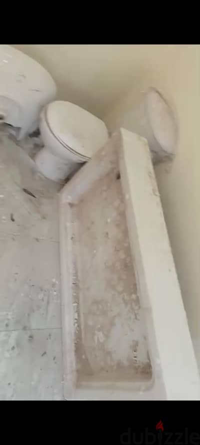 ا اتنين ارضيه دش جديد لم يستعمل سبب البيع التجديد وحوضين مطبخ المونيوم
