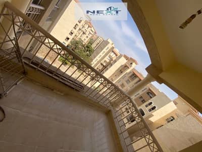 For rent in Madinaty - Zone B2, area 140 sq m, layout 3 bedrooms + 2 bathrooms, finished by the company, 6th floor, sea view, garden, close to service