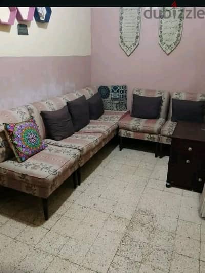 ركنة  كنبة و3كراسى