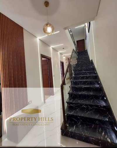 The last duplex with a private garden fully finished with air conditioning next to Mivida at an exceptional price you won’t find on the market.