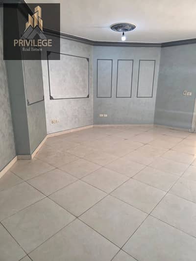 Apartment for rent, empty in Hayat Degla on the highway. 210 m, super luxe finishing