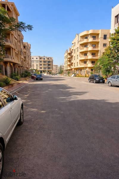  شقة للبيع في الأندلس 2 – التجمع الخامس   موقع مميز قريب من شارع التسعين وكمبوند ميفيدا