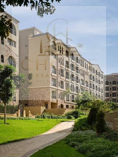 Duplex with garden, 4 bedrooms, super deluxe finishing, ready for immediate occupancy, resale from the owner, for sale in Green Scooper Compound, Most