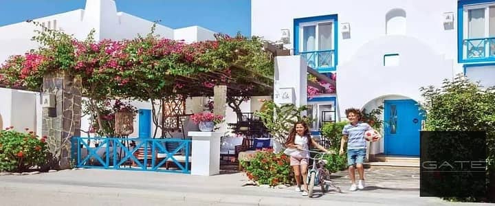 Great resale opportunity at an attractive price: a 3-bedroom penthouse chalet for sale in Mountain View North Coast (Evia phase), featuring a direct v