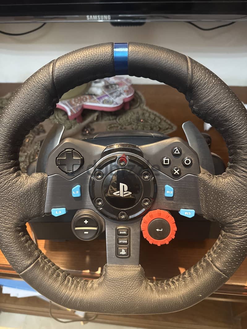 Logitech G29 Driving Force Racing Wheel + Pedals – PS4/PS5/PS3 1