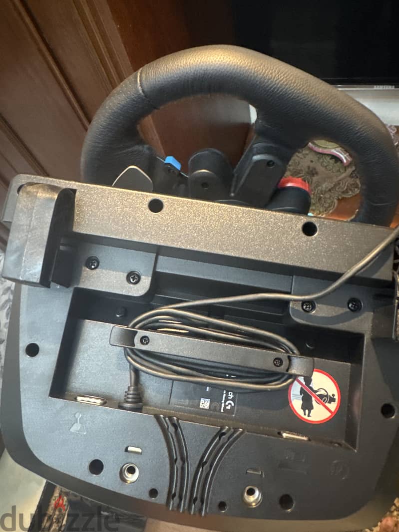 Logitech G29 Driving Force Racing Wheel + Pedals – PS4/PS5/PS3 3