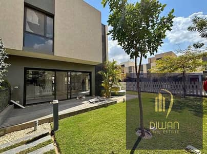 Live in an Emirati-developed community—in a townhouse villa—with a 0% down payment and the longest available installment plan. in Al Burouj