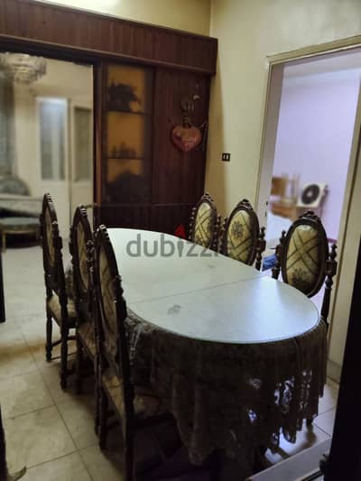 نيش خشبي للبيع ومعه ترابيزة سفره للتواصل في طنطا 01060961469