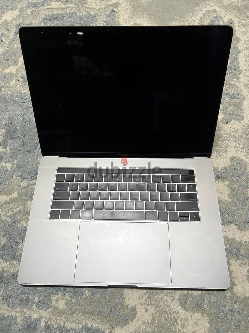 Macbook pro 2017 15 inch 3