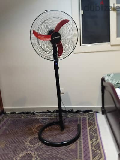 مروحه فريش استعمال خفيف بقى لها شهر 18 بوصه ومعاها ريموت
