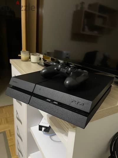 Ps4 with controller in very good condition