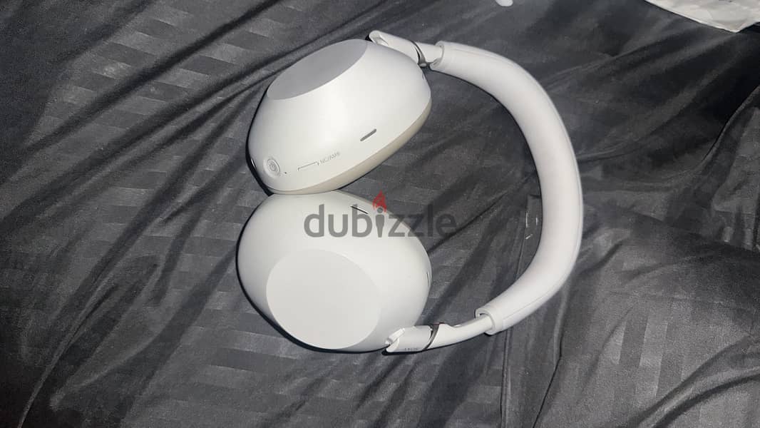 Headphones sony XM6 1