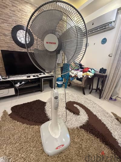 مروحة فريش ستاند بالريموت نضيفة جدا