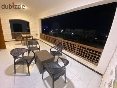 For rent in Marina 5, first-floor chalet, super lux