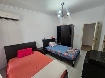 Marina 5 Second Upper Two Air-conditioned Rooms and 2 Bathrooms Next to the Commercial Market