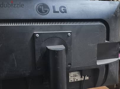شاشه lg بحاله ممتازه  ٢٤بوصه