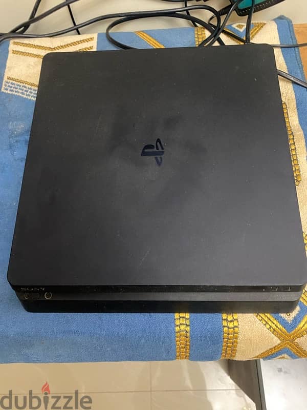 PlayStation 4 slim 500gb 1controller 2