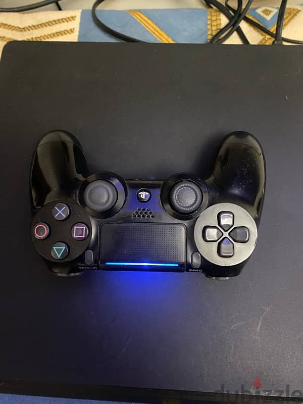 PlayStation 4 slim 500gb 1controller 3
