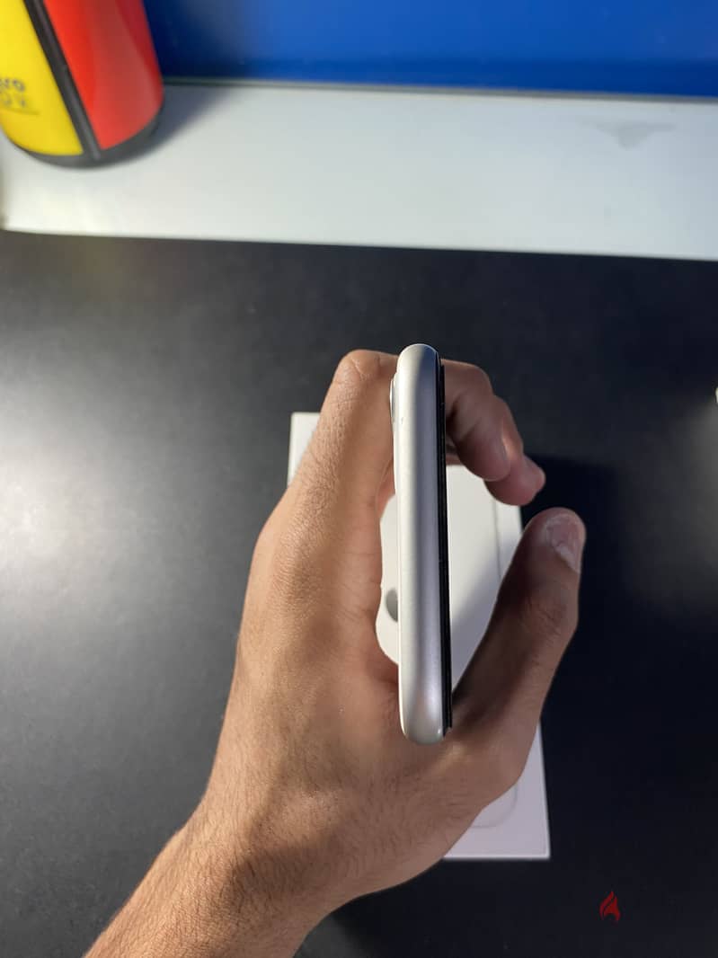 Apple - iPhone 11 2