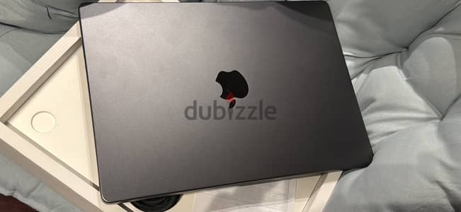 MacBook Pro M3 pro , 14 inch , 18g ram , 512g , battery 100% Fullbox