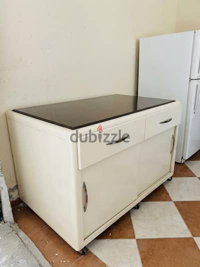 مكتب أوف وايت مع رخامة ودواليب ودرجين