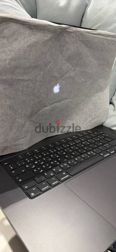 MacBook Pro 16 inch , M3 pro , 36g Ram , 512g ,battery 100% , 3 c