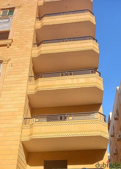 شقه 105 متر واجهة طوب احمر سعر المتر محروق ومميز جدًا