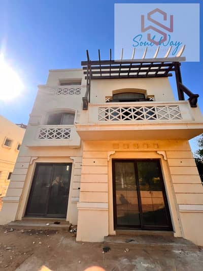 **Standalone Villa for Sale in Hyde Park – Fifth Settlement | Prime Location in the Heart of Fifth Settlement | Overlooking One of the Largest Parks .