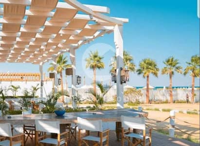 Service Apartment للبيع في Azha North Coast | 3 غرف | 133 متر | مقدم 5% | تقسيط حتى 8 سنوات  - الساحل الشمالي - راس الحكمه - بحري - لاجون