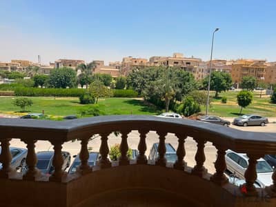 شقة للإيجار 250م بالياسمين فيلات التجمع الأول دور أول 3 غرف و2 حمام وريسبشن 5 قطع الترا سوبر لوكس بفيو جاردن ودقيقة لمحور السادات موقع متميز