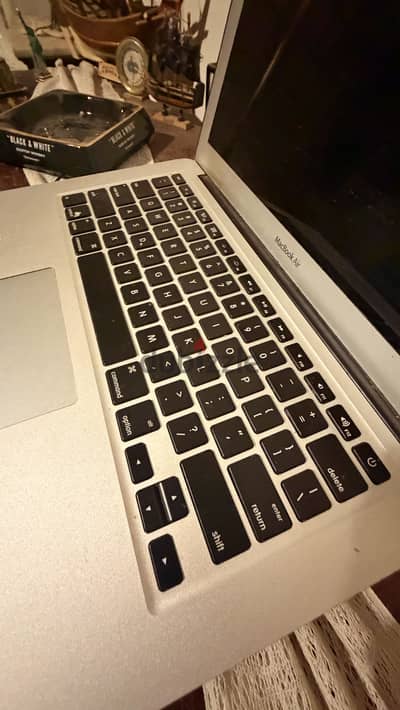 MacBook Air 13-inch 2017