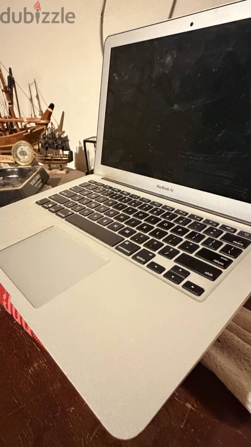 MacBook Air 13-inch 2017 1