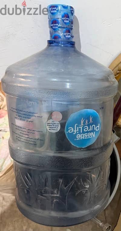 قارورة مياه نستلة