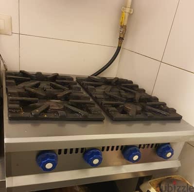 بوتجاز غاز ٤ شعلة بدون فرن بحالة ممتازة