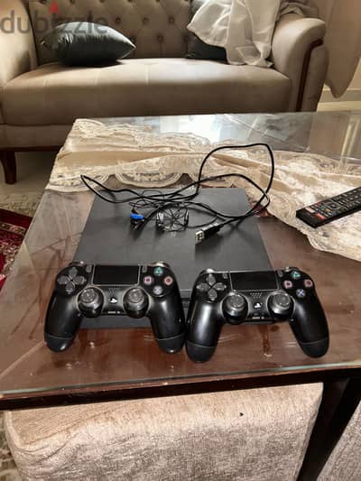 معا دراعين الاوريجينل و ٧لعب cd وشاحن بتاعو ومتفتحش قبل كدا