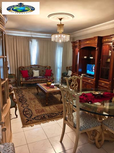 شقة مفروشة للإيجار كورنيش المعادي طره ابراج الاخاء الشرطه فيو النيل جانبي بالقرب من محطة المترو تتكون من اثنين غرفه نوم و ريسبشن وحمام ومطبخ مكيفه واي فاي دور سادس 2 اسانسير موقع متميز