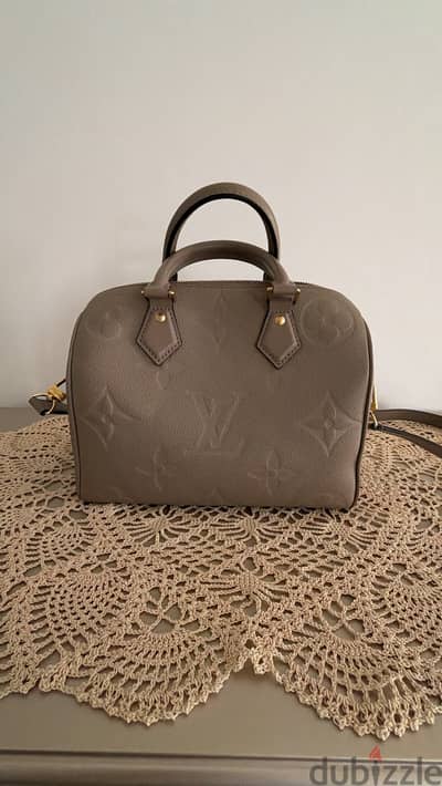 شنطة حريمي LV