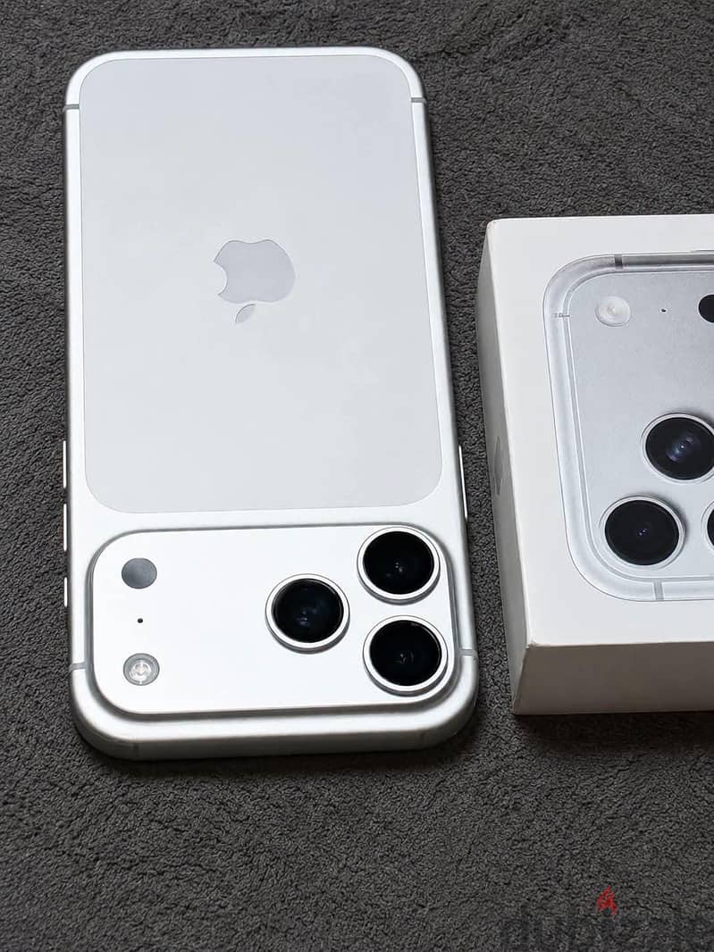 Apple - iPhone 17 Pro Max 1