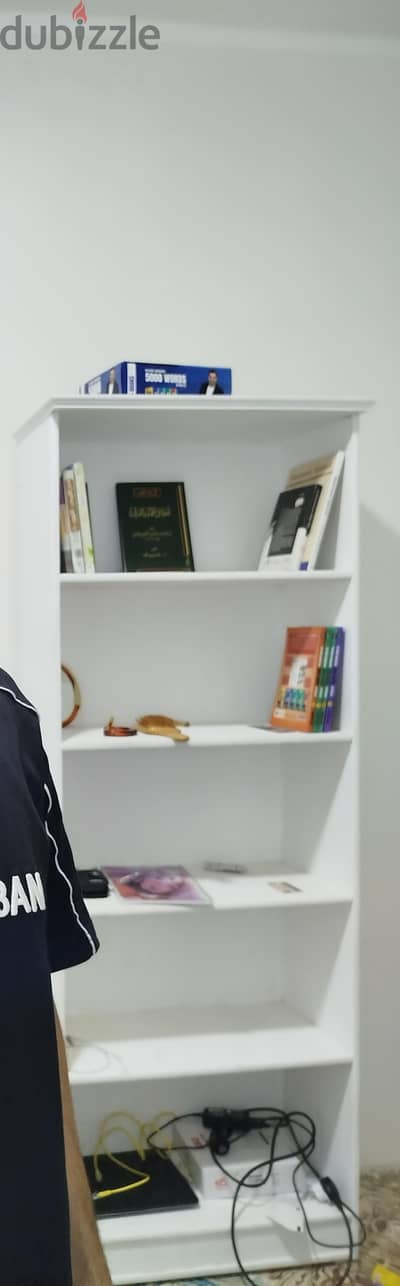 مكتبة خشبية مصنوعة من لوح الكونتر