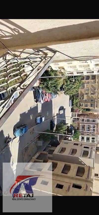 شقة للبيع على محور محمد نجيب – المستثمرين الجنوبية | 220 متر