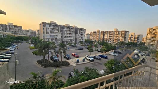 For sale in my city, an apartment 140m B12 with an open view, a distinctive floor, in an excellent location, steps from the mosque, market, and services in my city, New Cairo.
