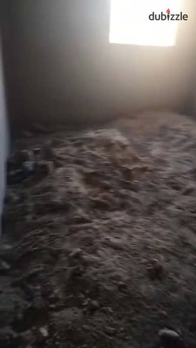 شقه للبيع في الأندلس 1 علي شارع رئيسي خطوات من كمبوند القطاميه ديونز وكمبوند مونتين فيو