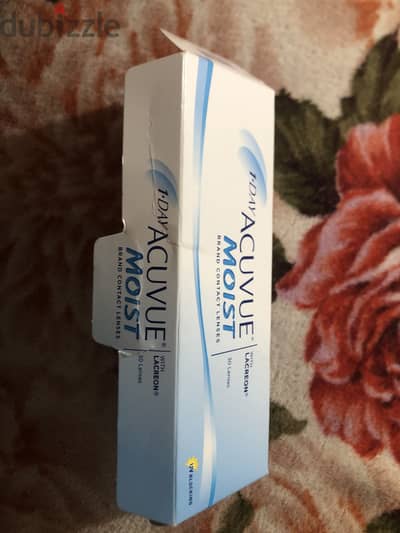 لينسزacuvue moist  ٣٠ واحده