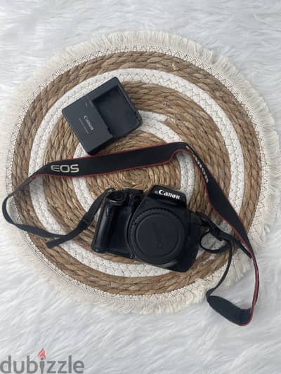 للبيع كاميرا canon 600d (2000ج)