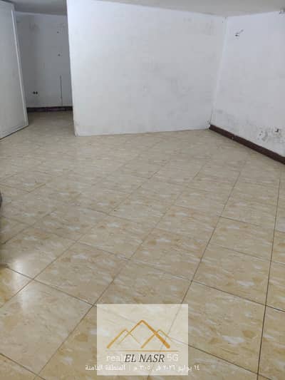 Ground-floor office for rent on the Makram Ebeid extension, near Mostafa El-Nahas, Al-Alsun Institute, and the Abbas El-Akkad extension in Nasr City.